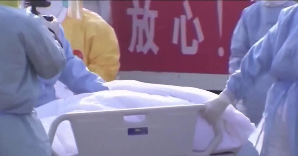 Coronavirus death toll reaches over 900 on mainland China