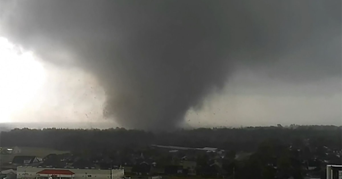 Video shows massive tornado terrorizing northern Arkansas