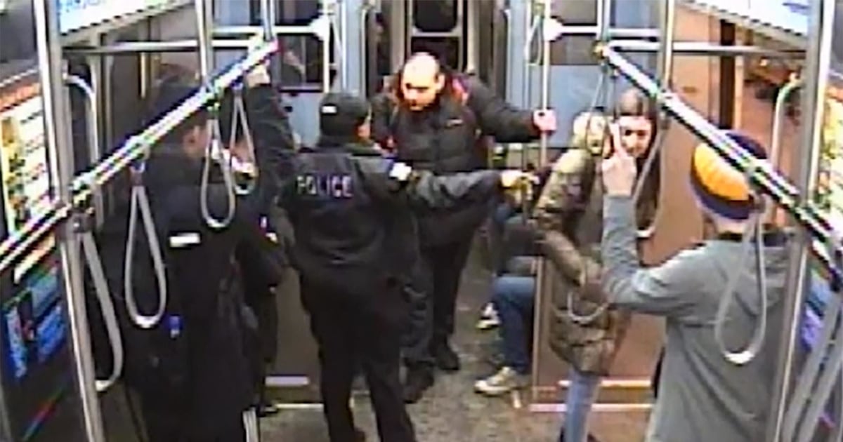 Videos Show Lead Up To Chicago Subway Police Shooting After Man Walks