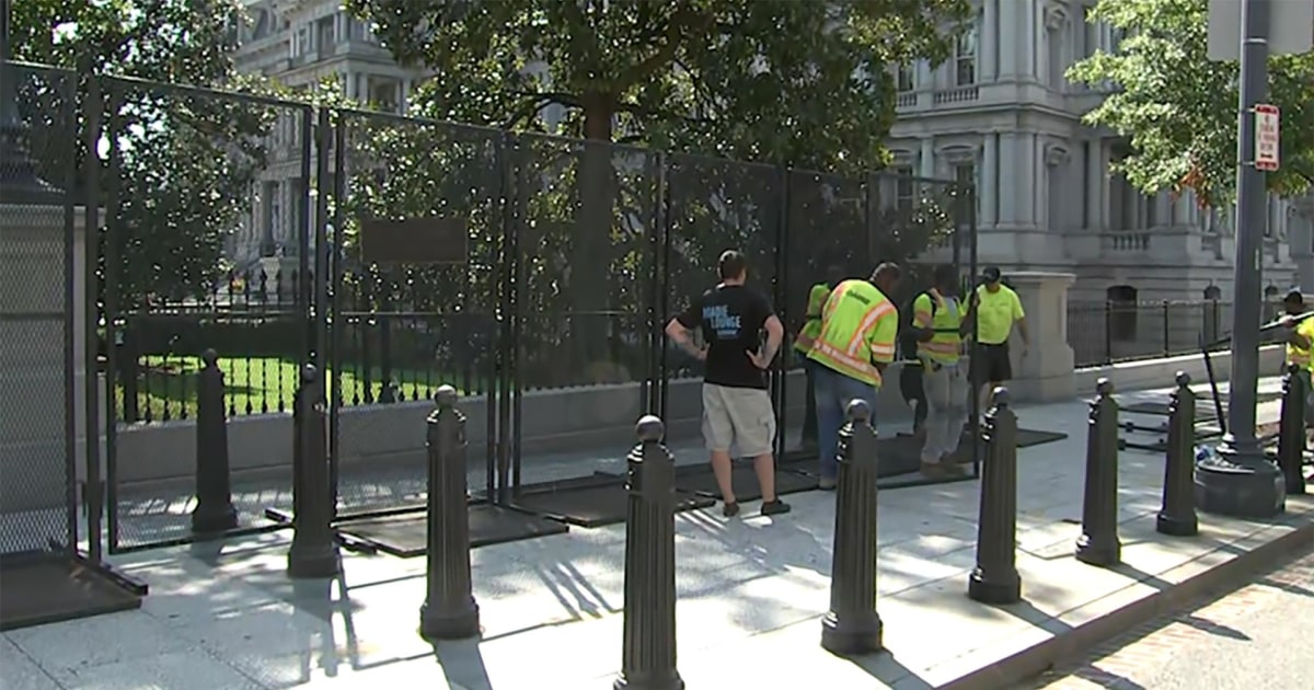 watch-as-new-fencing-is-placed-around-white-house