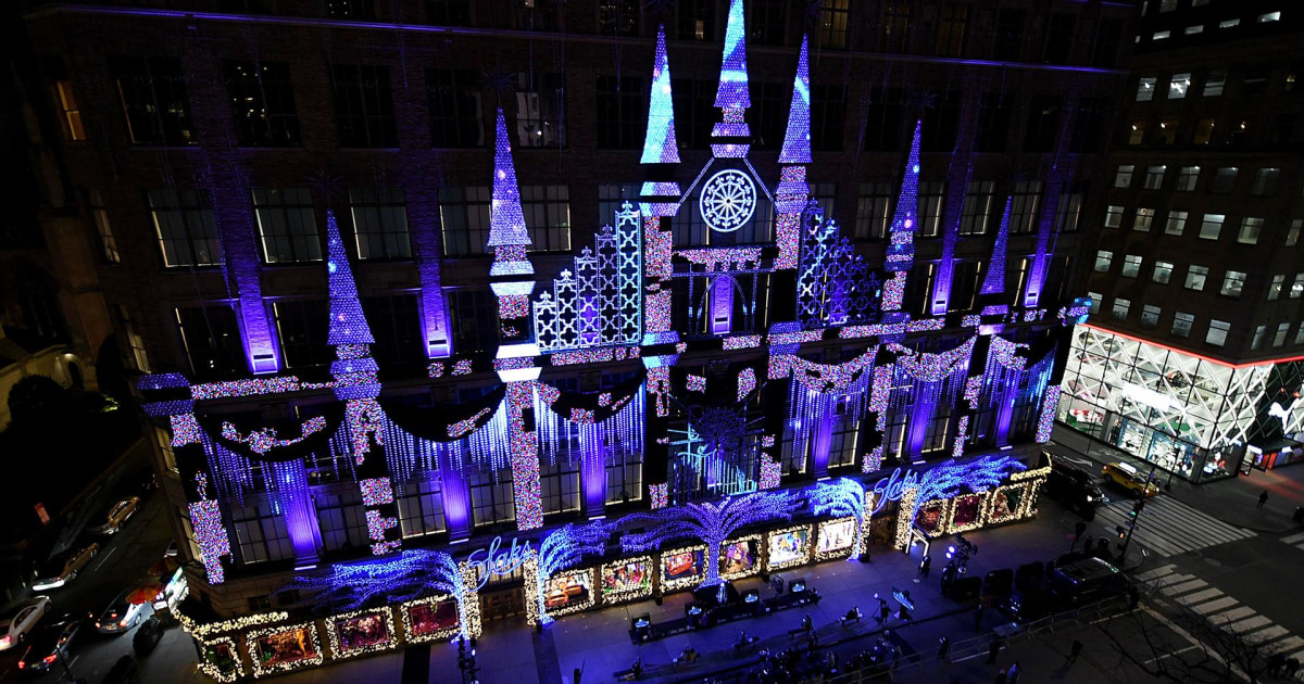 Watch Saks Fifth Avenue unveils annual holiday light show