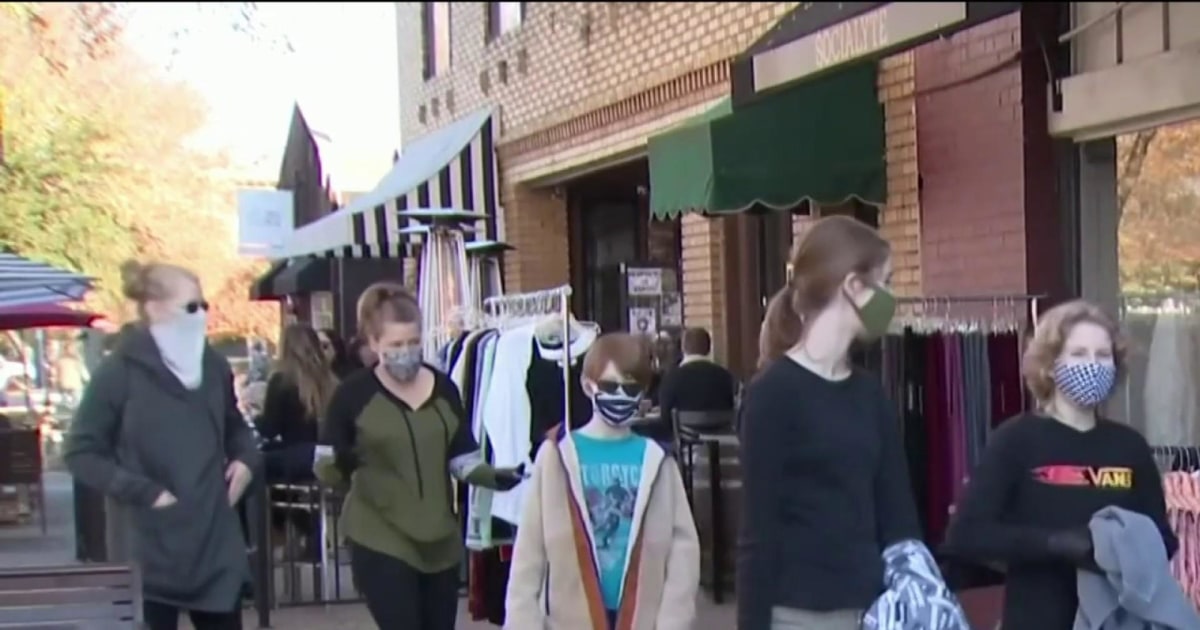 CDC urges Americans to wear masks at all times