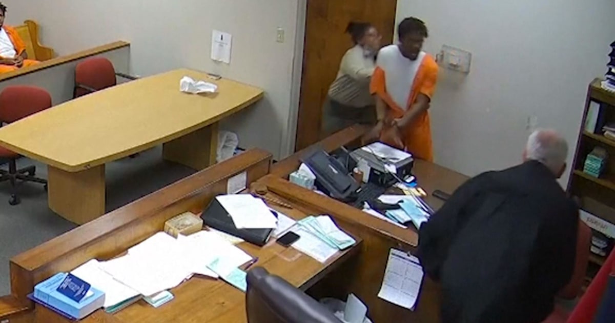 Courtroom video shows Mississippi suspect taken down by judge after