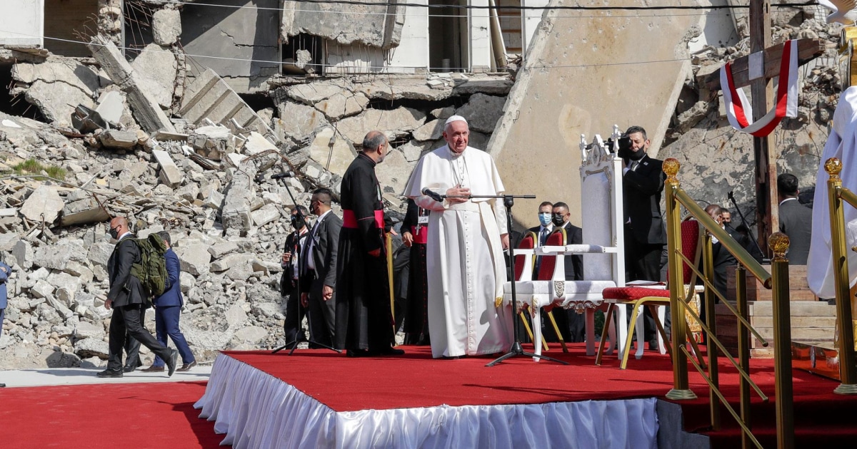 Pope performs mass for thousands in northern Iraq