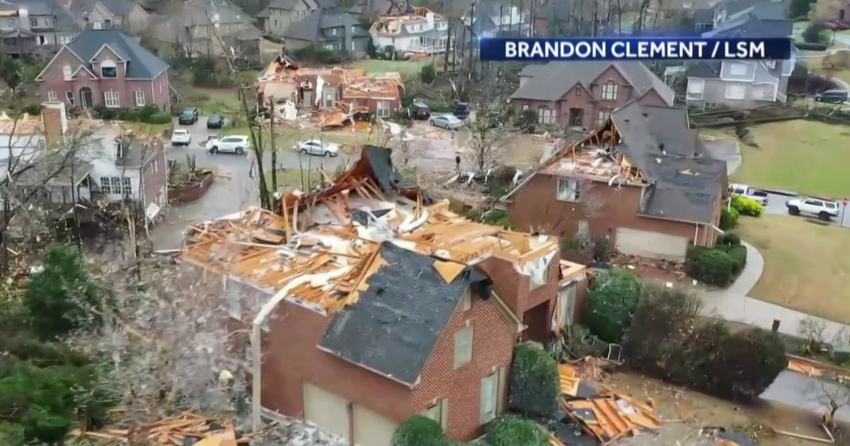 Deadly tornado outbreak tears across South