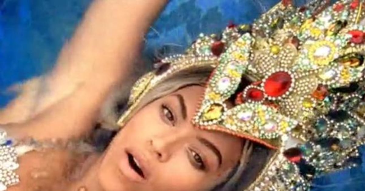 Beyoncé releases surprise album on iTunes
