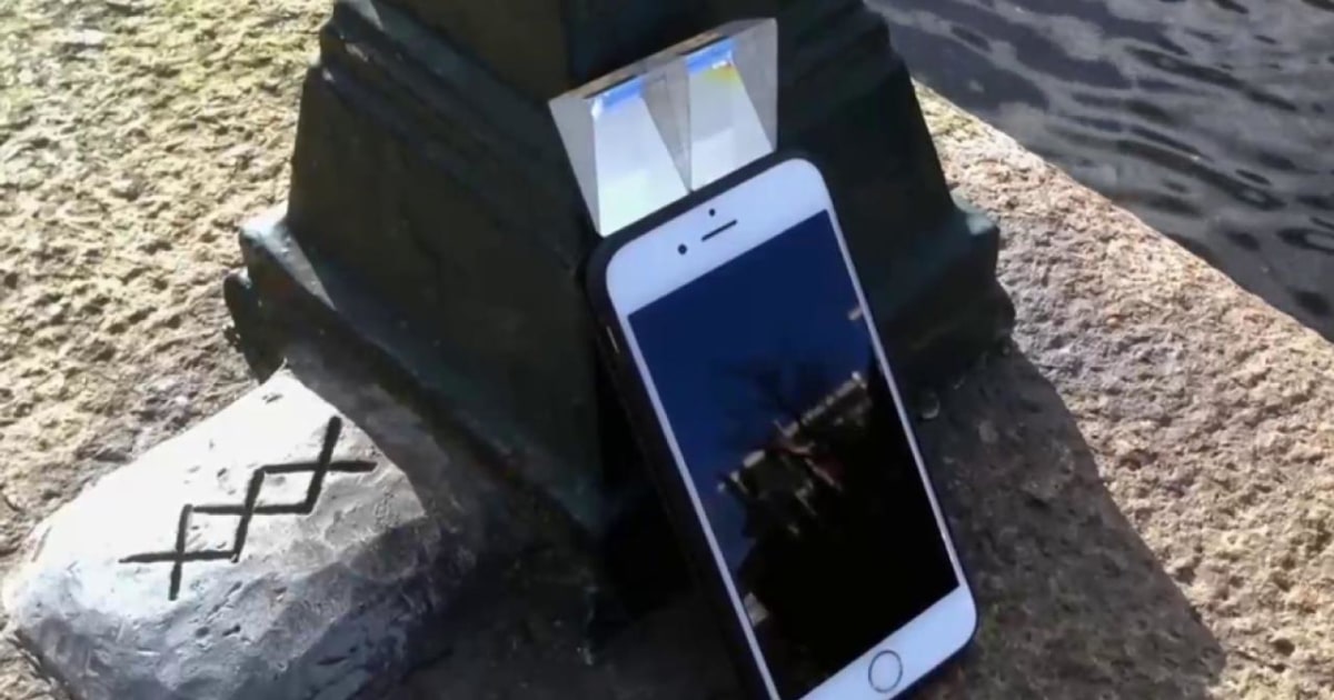 Urban Periscope: Phone device promises to let you text and walk safely