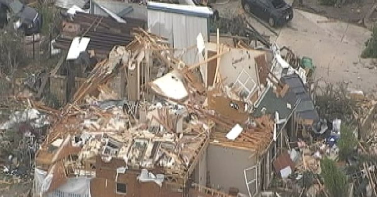 Deadly tornadoes rip through Texas