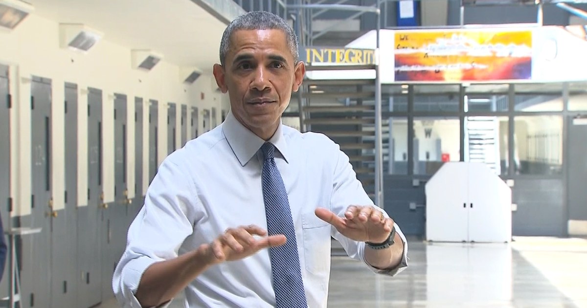 Obama Lock In Obama Meets With Inmates at Federal Prison