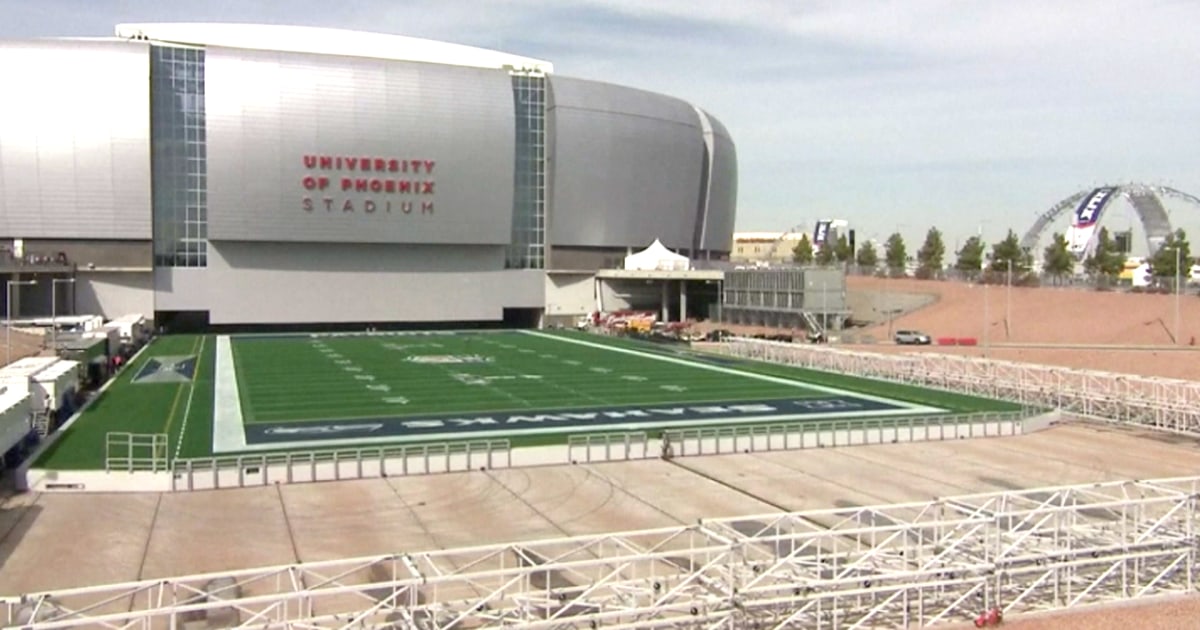 Watch Crew Roll Super Bowl Field Into Stadium