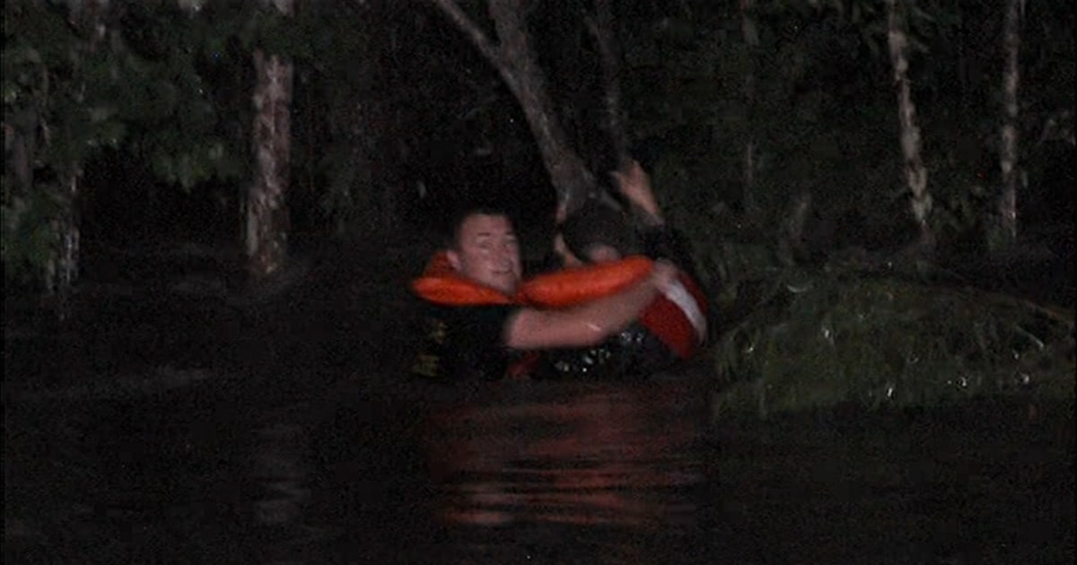 Dramatic Water Rescue Alabama Fire Crew Performs Dramatic Water Rescue