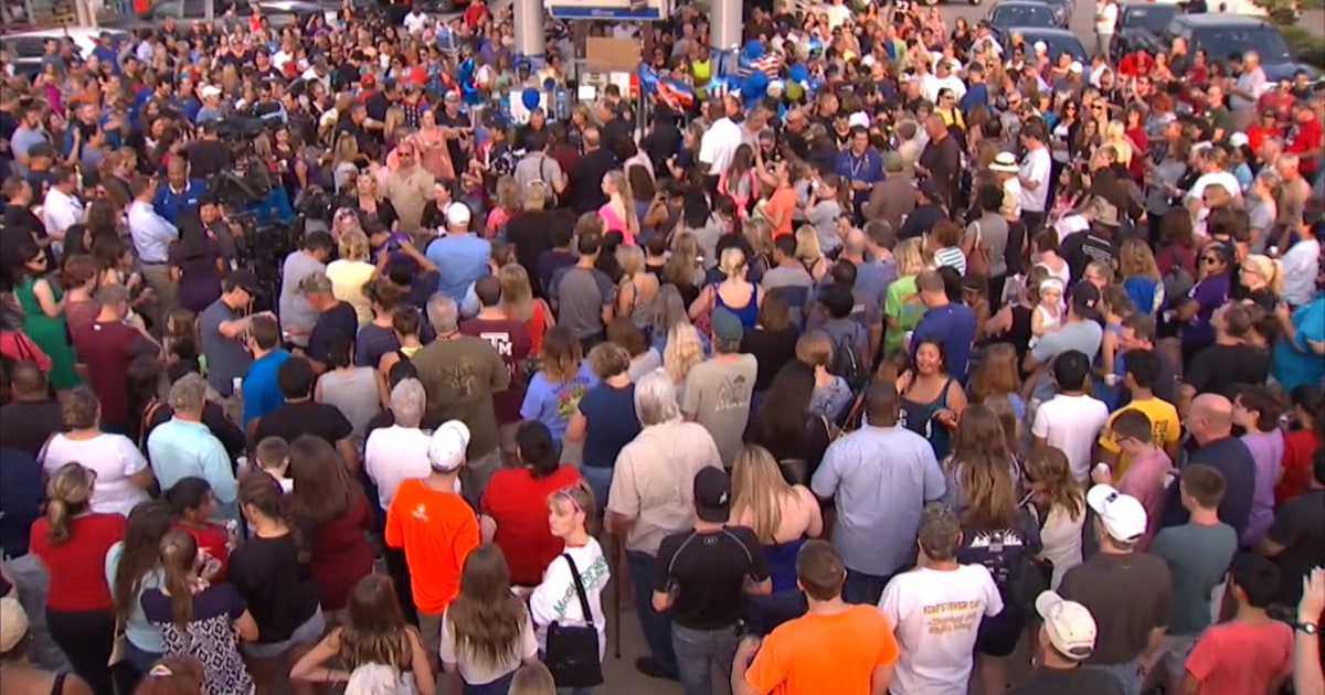 Hundreds Attend Vigil in Honor of Fallen Deputy