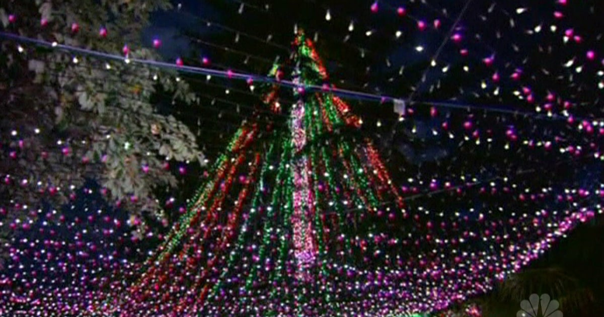 Family sets world record for most Christmas lights