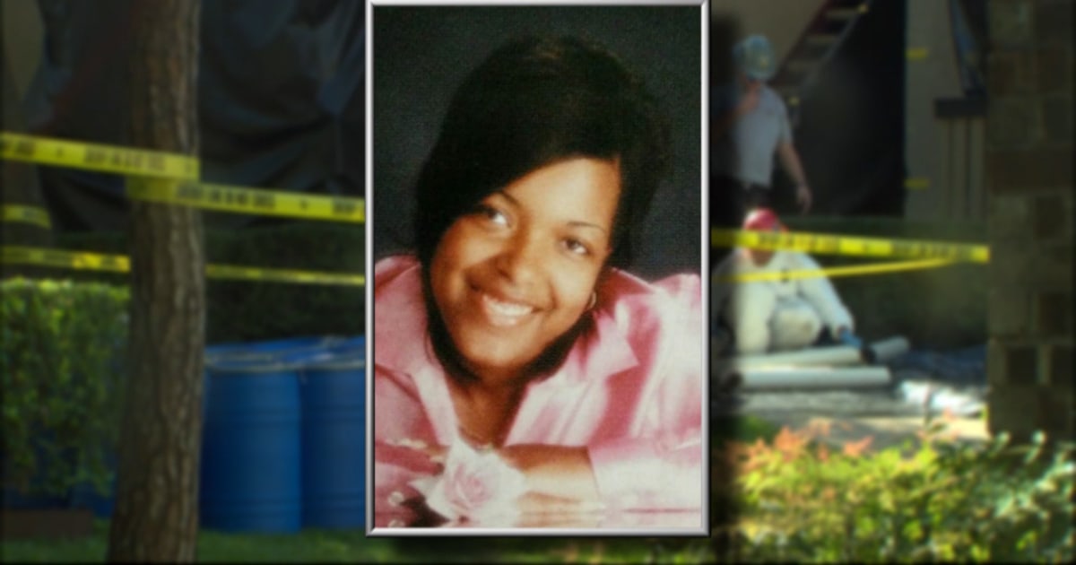 Nurse With Ebola Worked With Liberian Patient's Bodily Fluids