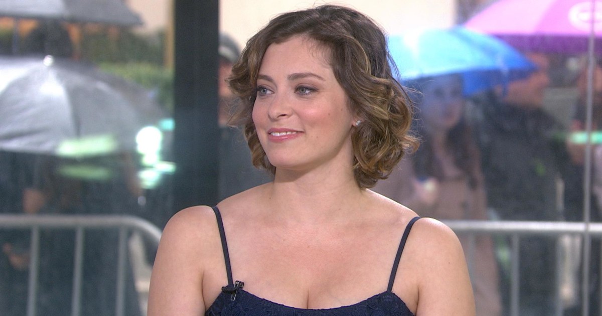 Rachel Bloom Actually Bought the Ta-Ta Towel and Shared Her Review