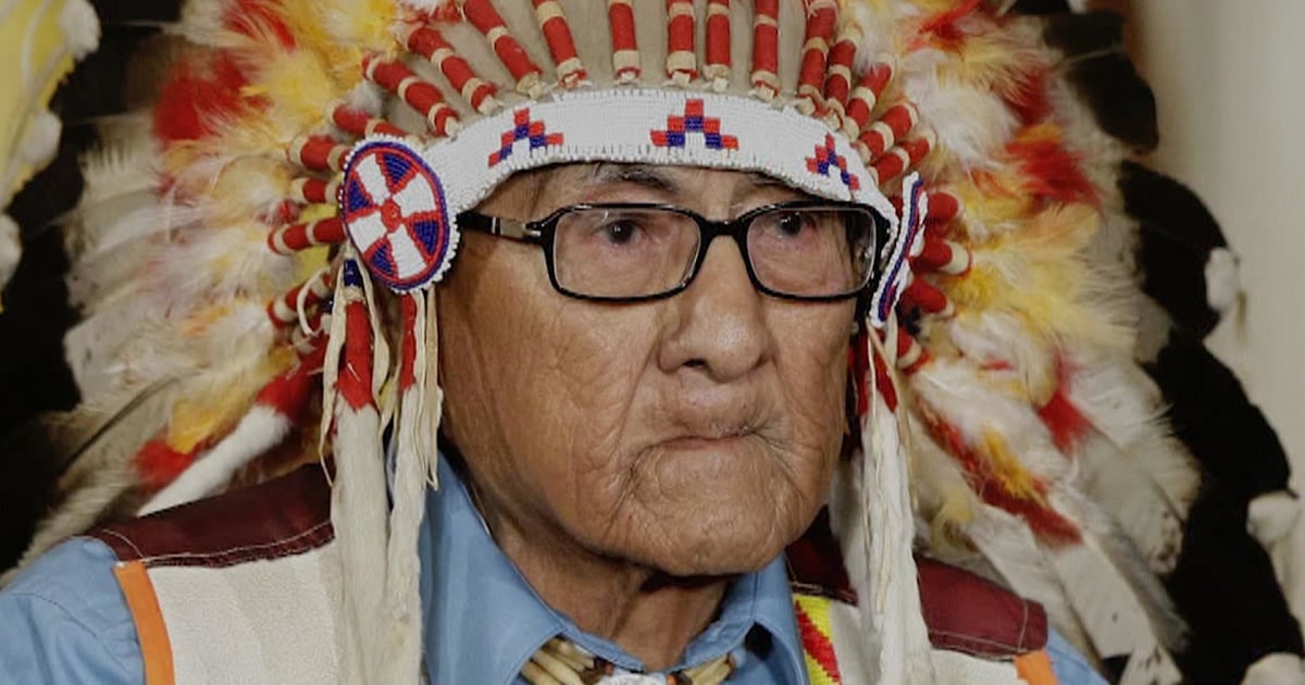 Joe Medicine Crow, Last Surviving Plains Indian War Chief, Dies at 102