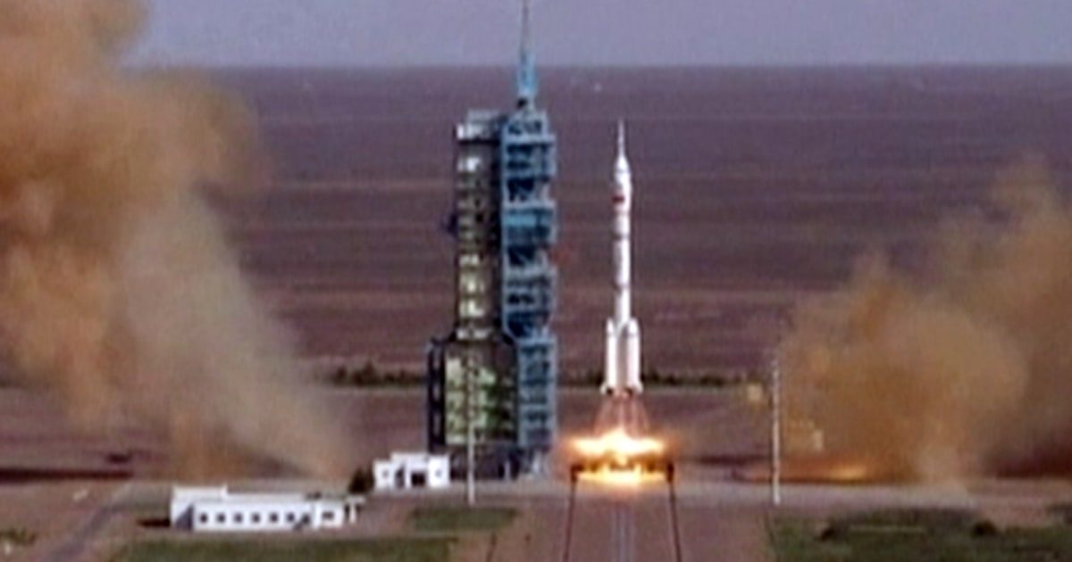 China sends 3 to space in ambitious mission