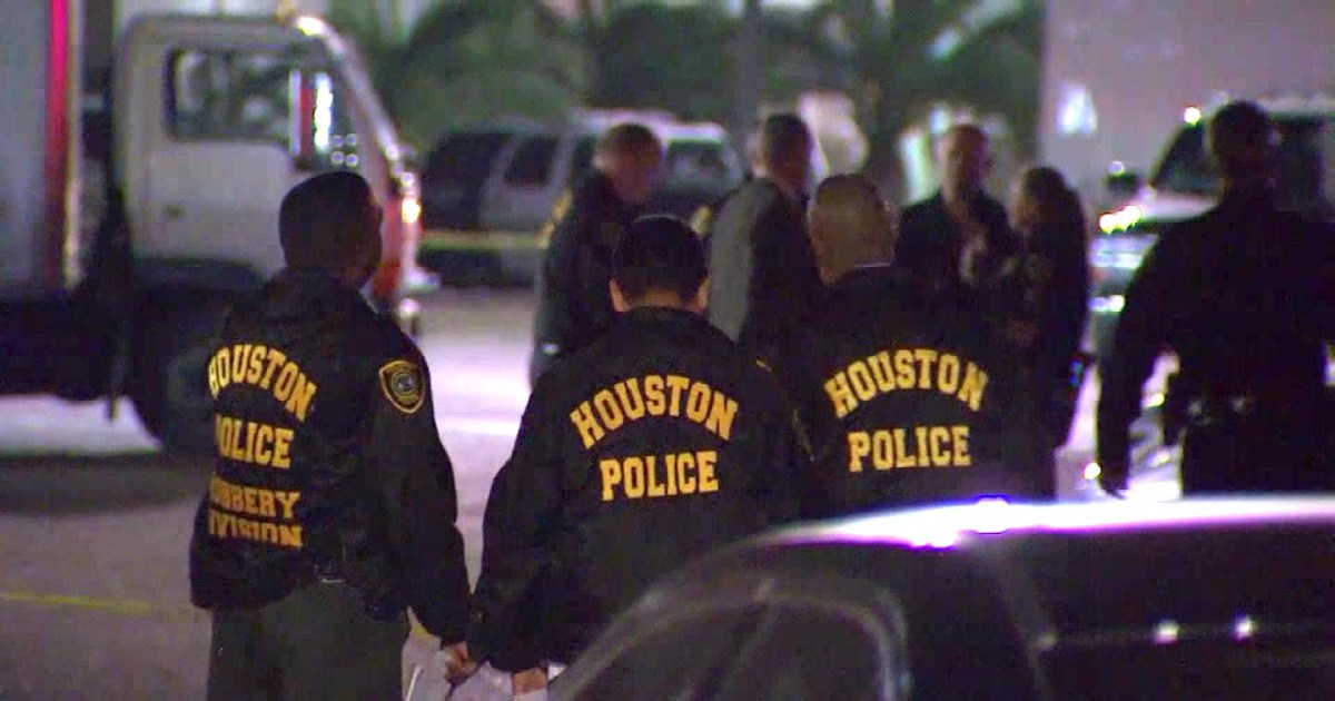 Two Suspected Robbers Shot Dead After Undercover Police Operation