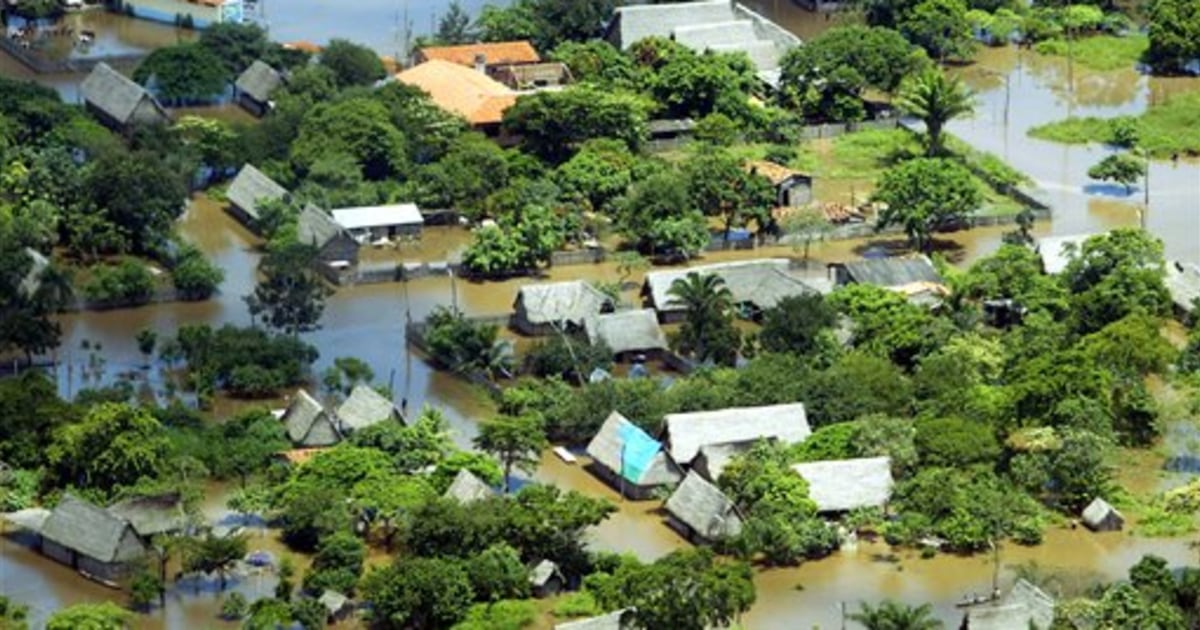 Thousands flee flooding in Bolivia, more likely