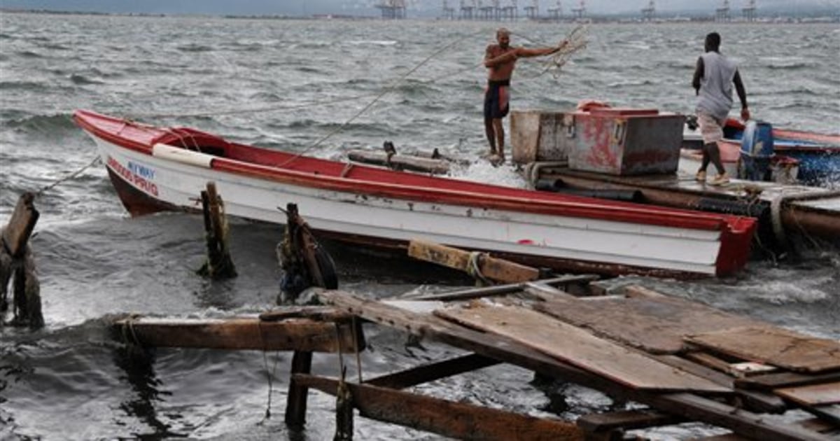 Gustav pounds Jamaica, as death toll rises