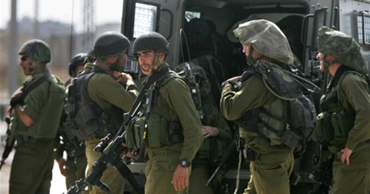 Palestinian gunmen storm Israeli border