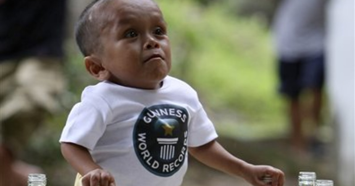 It's official: Filipino is named world's shortest man