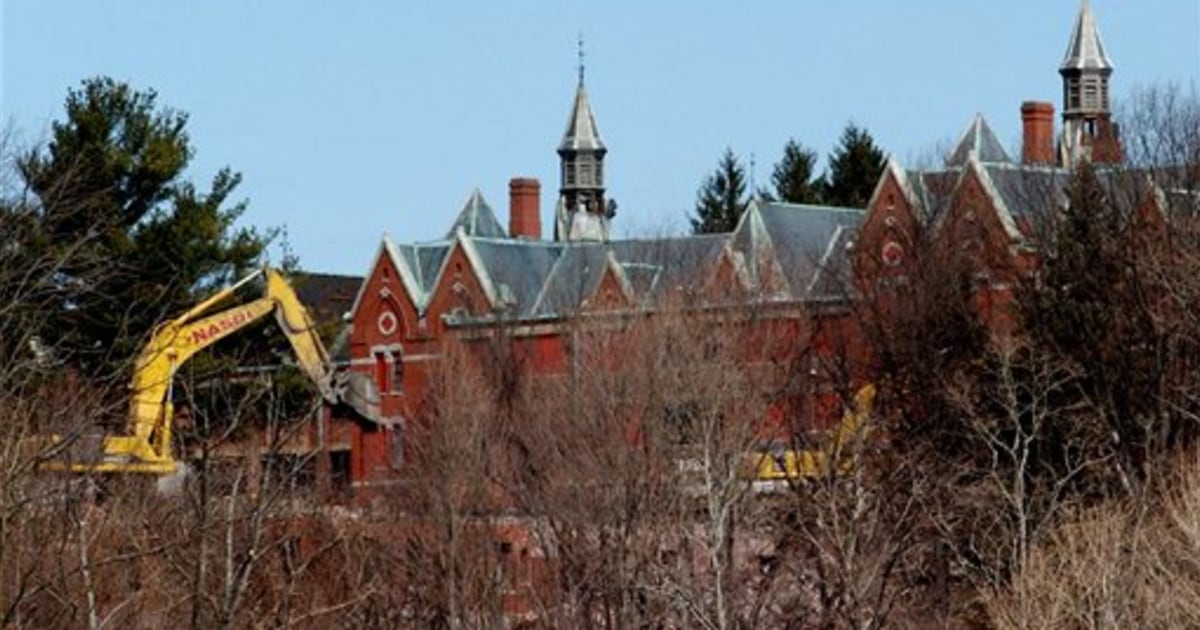 Michigan's Creepiest House Has a Sad Eerie Past Behind Its Doors