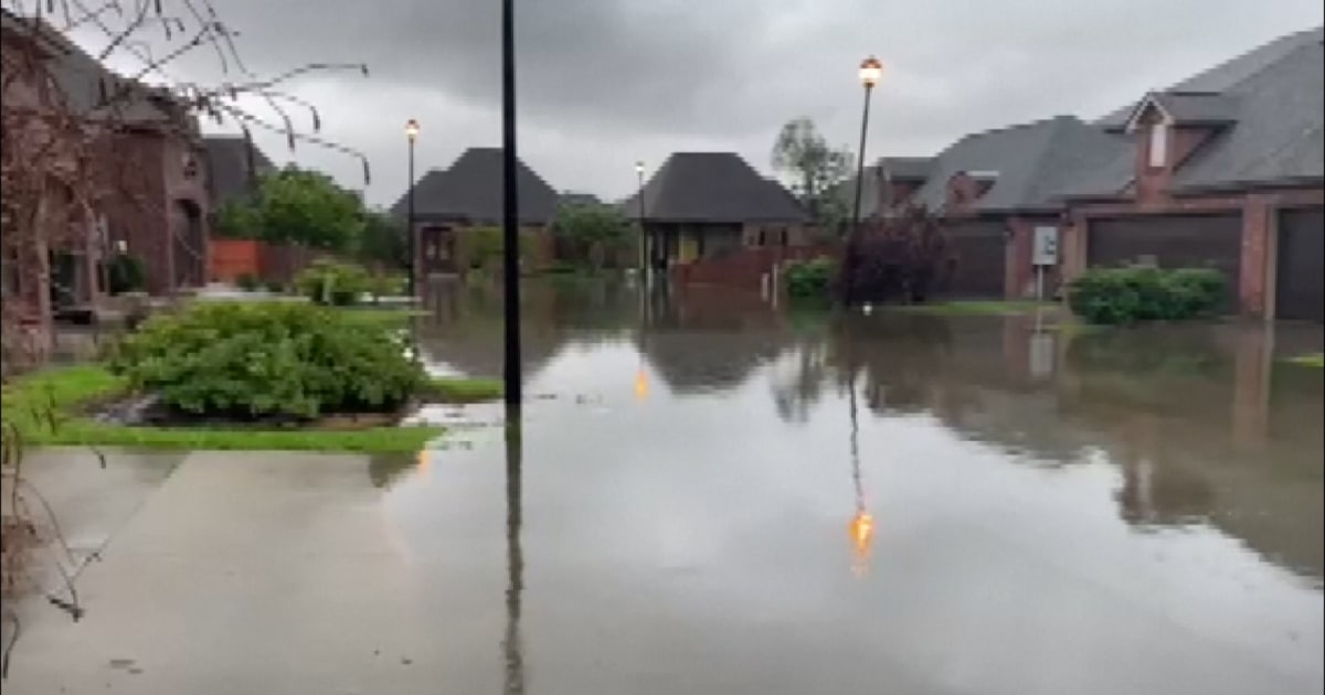 Heavy storms cause flash flooding in Louisiana