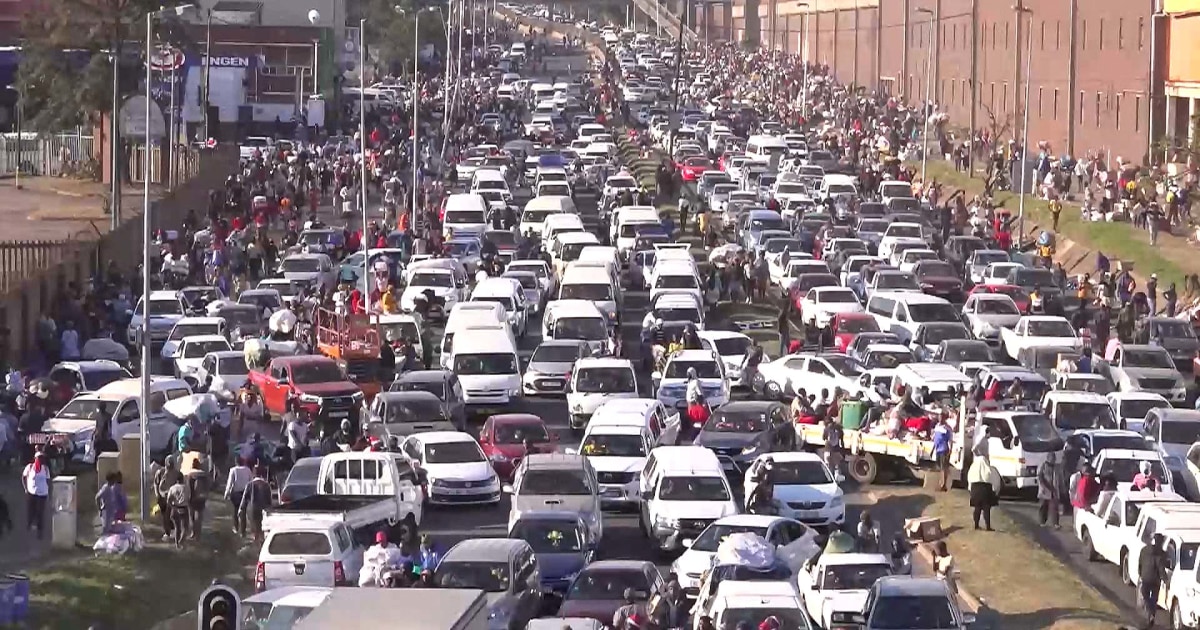 Thousands looting in Durban as South African law and order breaks down