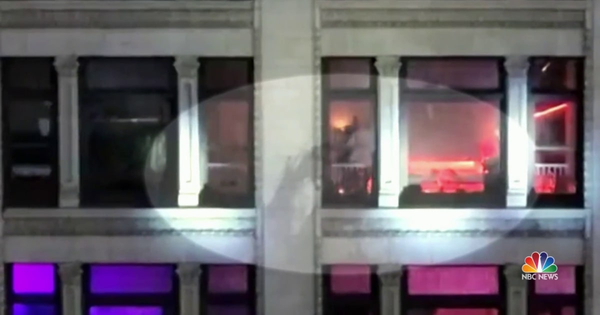 Witnesses record hostage situation in Los Angeles