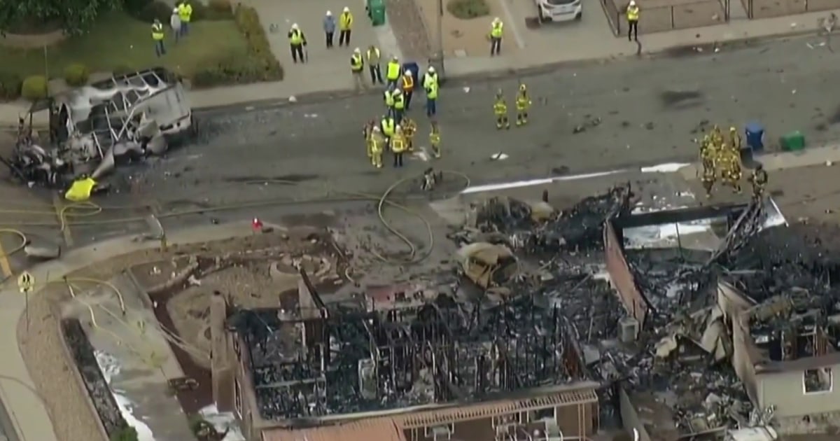 At least 2 killed in San Diego plane crash