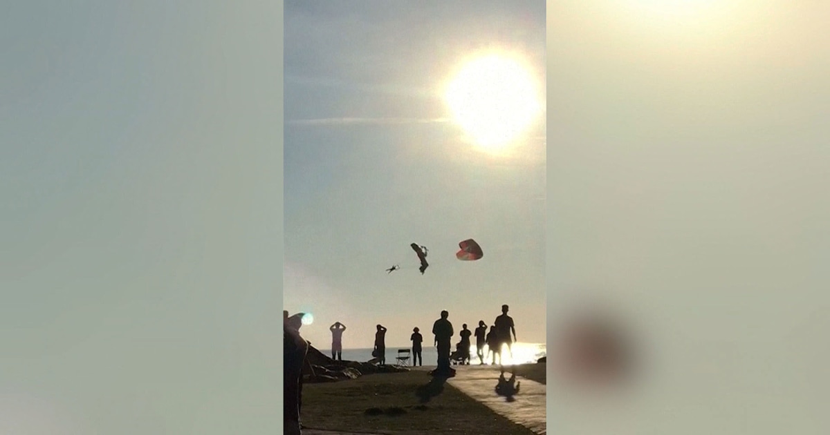 Paragliders plummet into sea in Turkey after collision