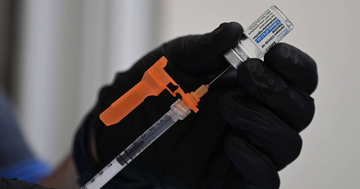Covid vaccine mandate battle continues across the U.S.