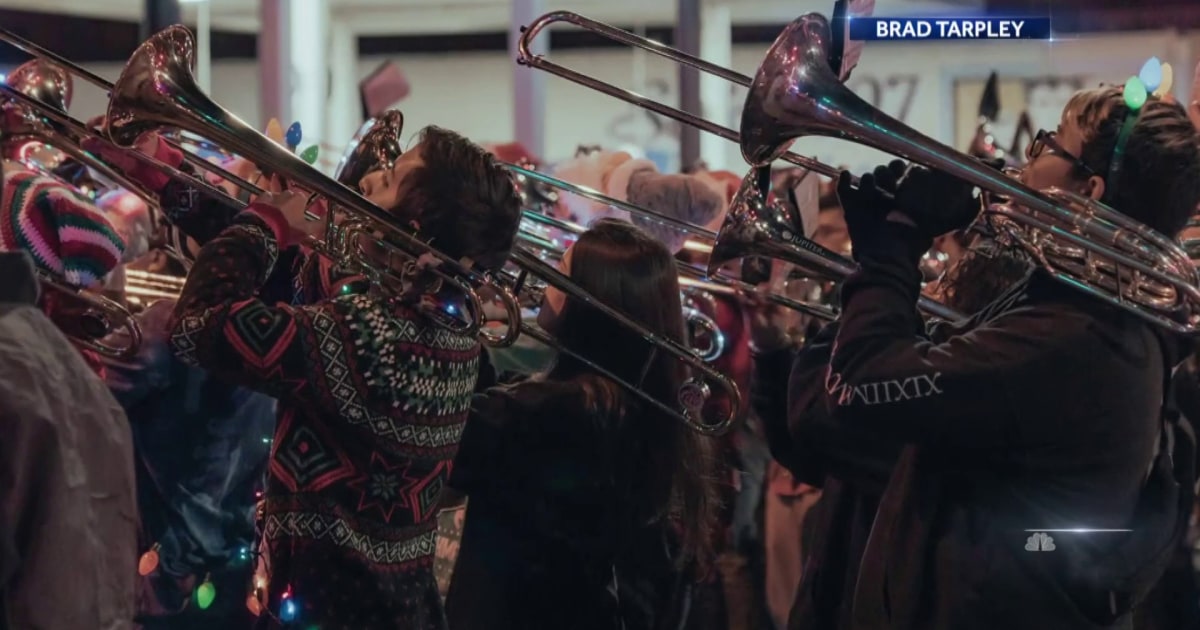 Texas high school band spreads holiday cheer after tragic accident