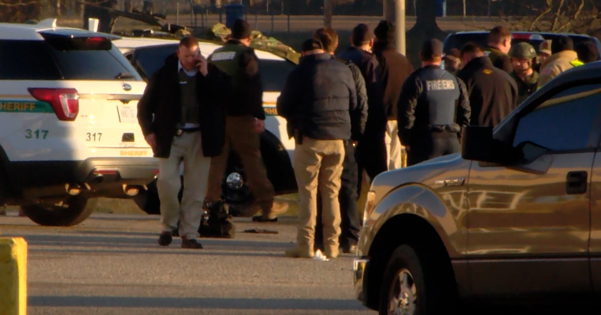 Suspect in Tennessee hostage situation killed, hostages freed after