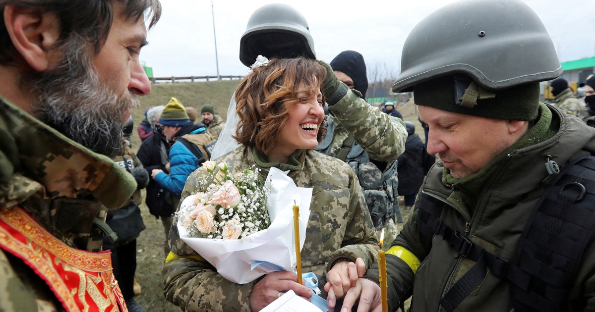 Watch: Ukrainian couple gets married on front lines in Kyiv