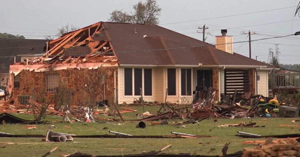 Texas Tornado Destroys Homes, 12 Hospitalized