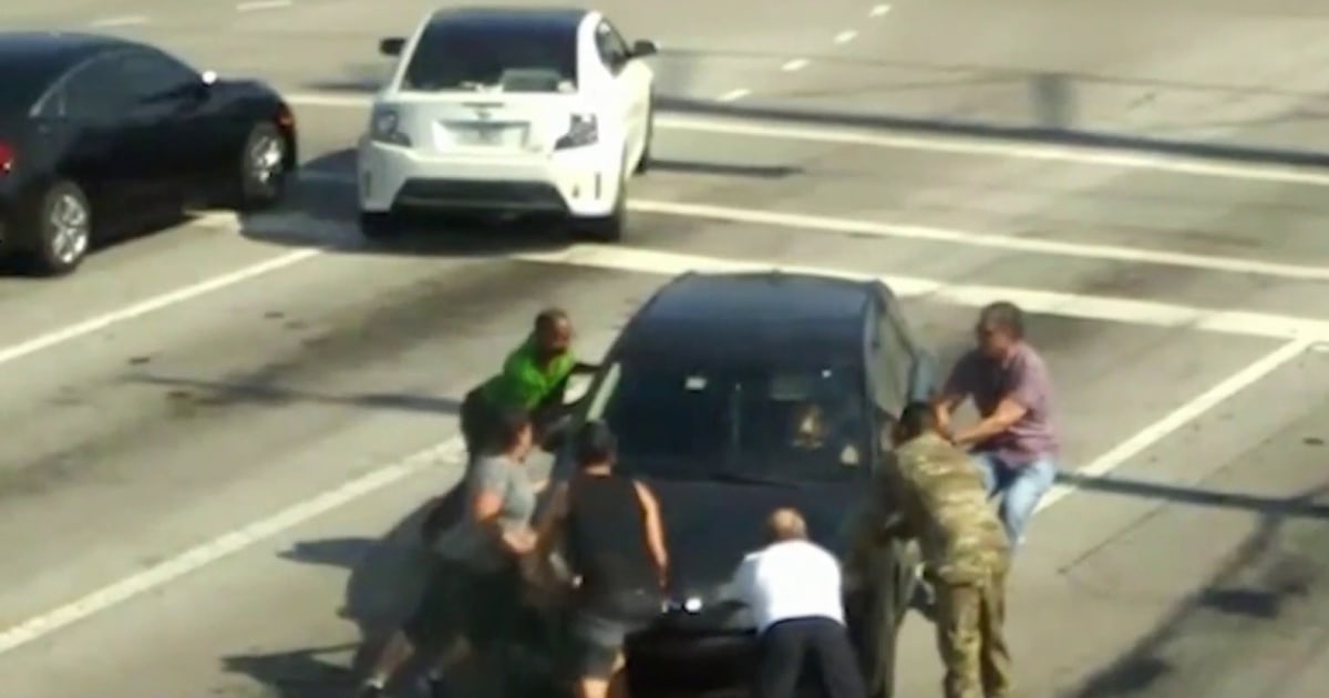 Good Samaritans rescue Florida woman who passed out while driving