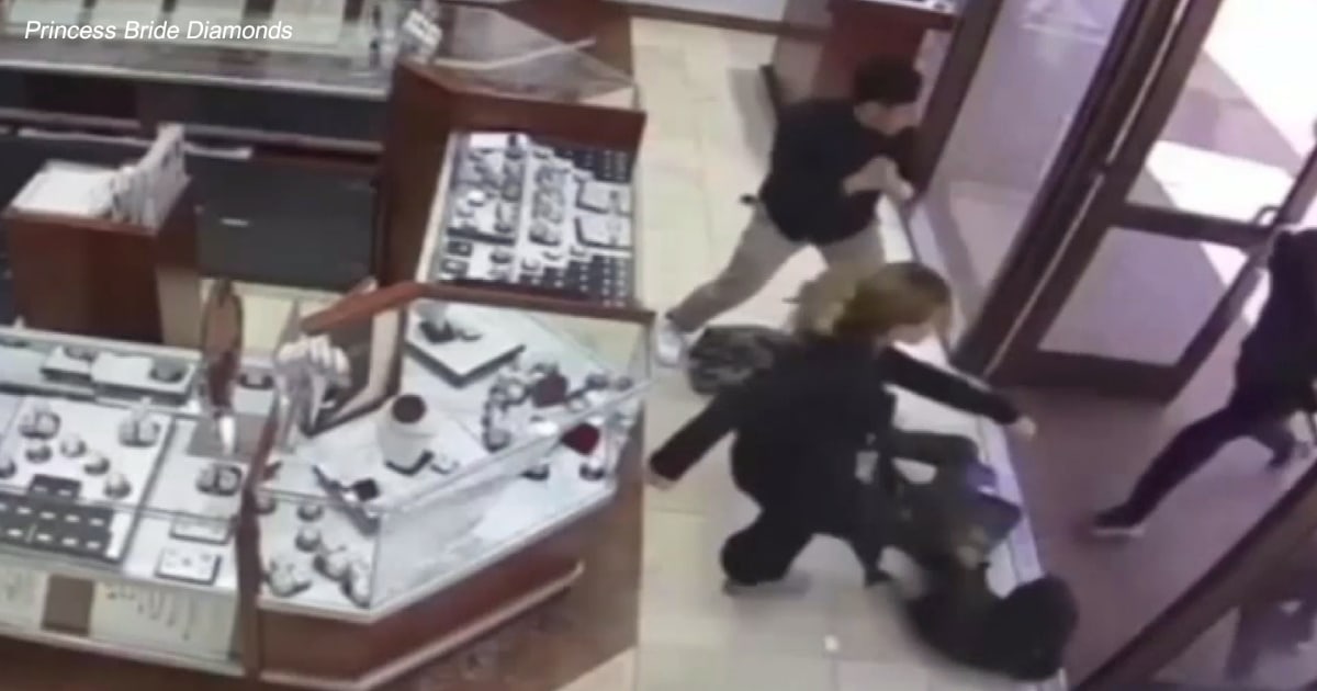 Employees fight back in California jewelry store robbery