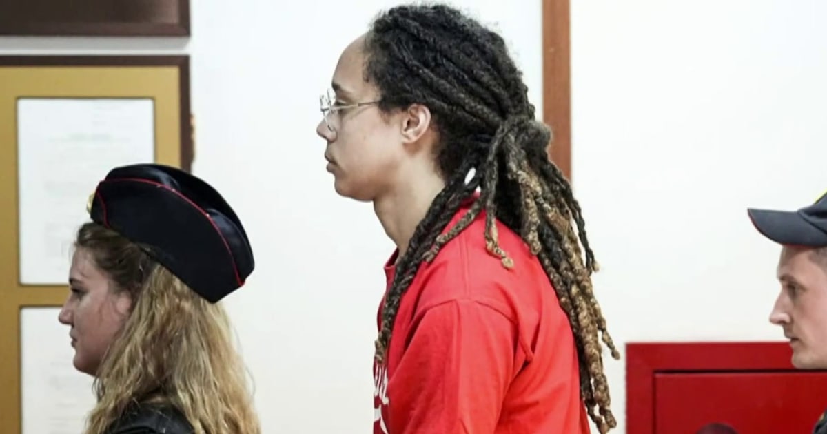 La star de la WNBA, Brittney Griner, plaide coupable à des accusations de drogue devant un tribunal russe