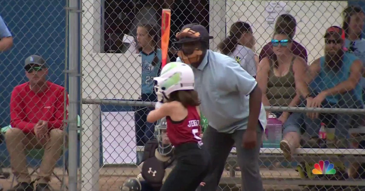 Backflipping umpire a hit at softball games in Minnesota