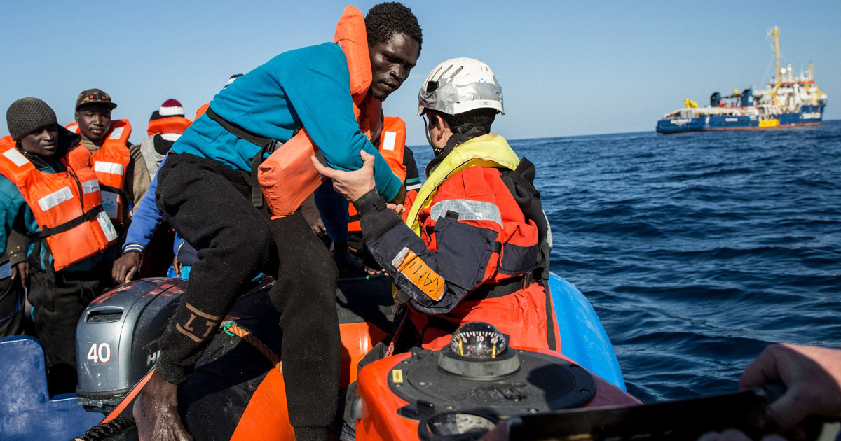 Italy threatens to ban NGO ships after thousands of migrants rescued at sea