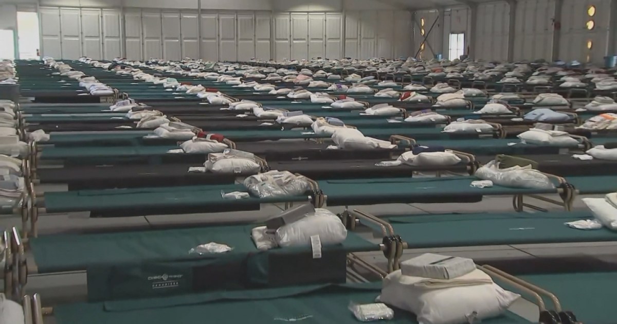 New York erects tent city to house migrants