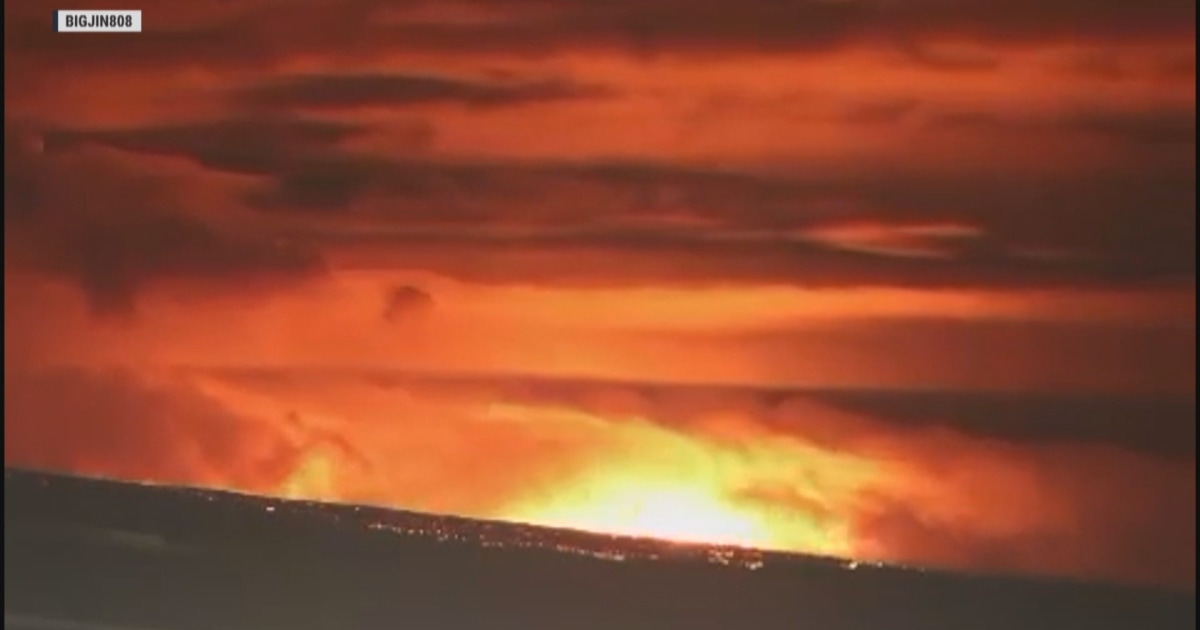 Mauna Loa, world's largest volcano, erupts in Hawaii