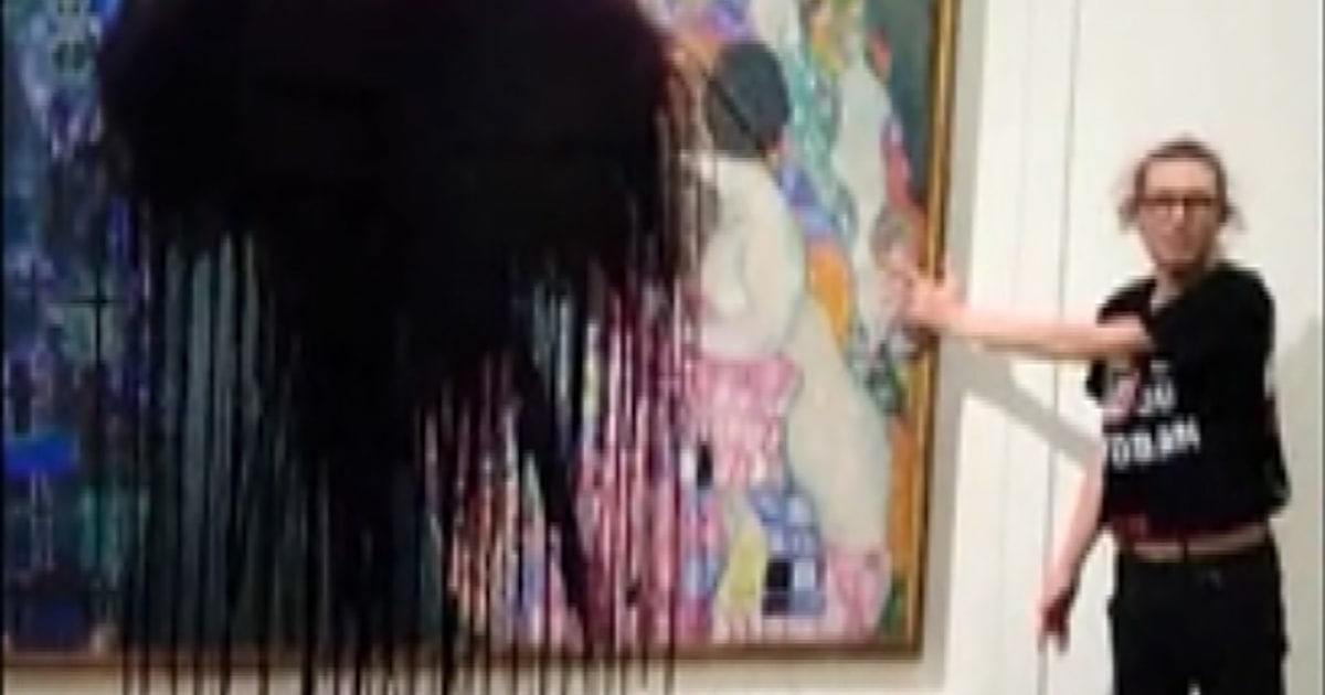 Climate-change activists target Klimt artwork in Vienna museum