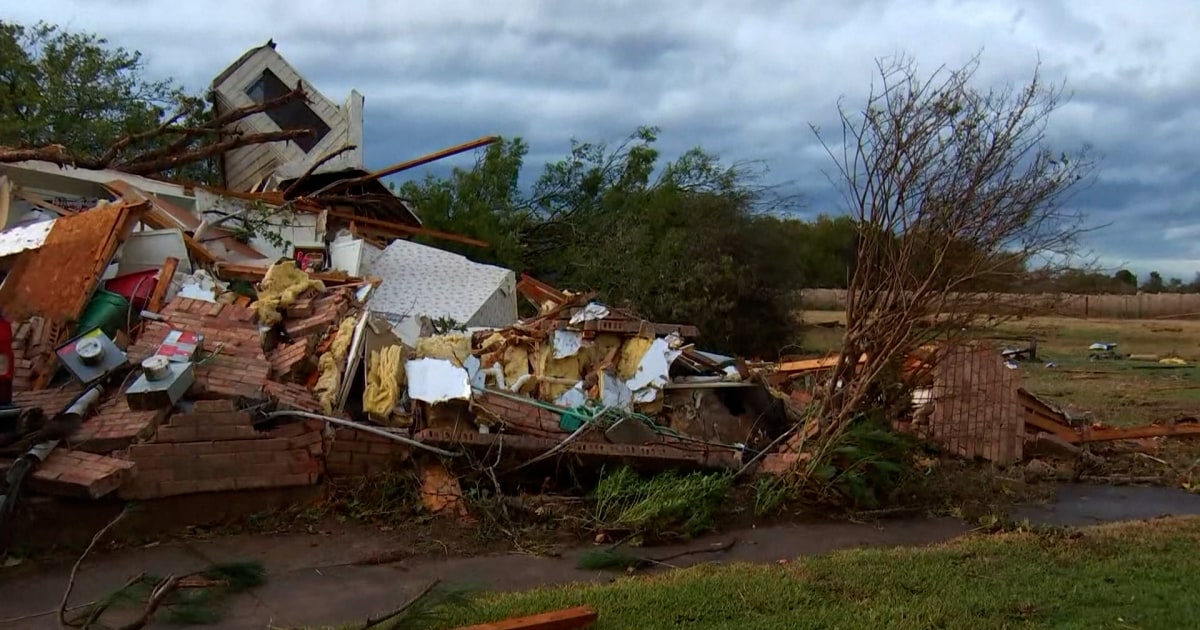 Texas storms destroy homes, tornadoes spotted