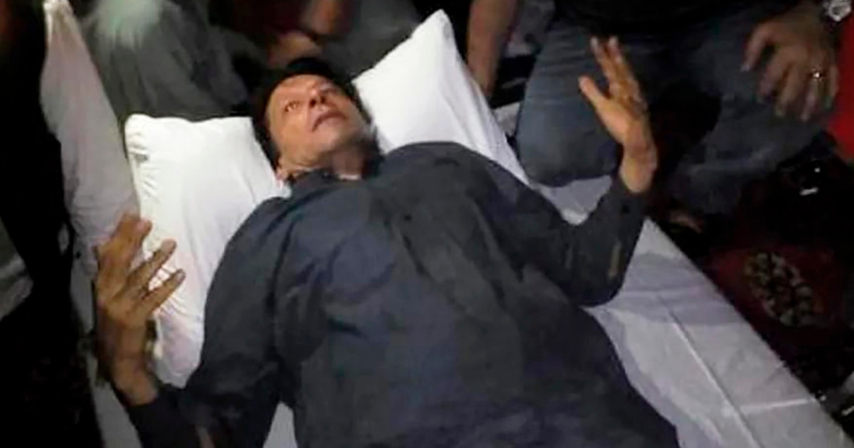 L’ancien Premier ministre pakistanais Imran Khan blessé par balle dans un camion de campagne