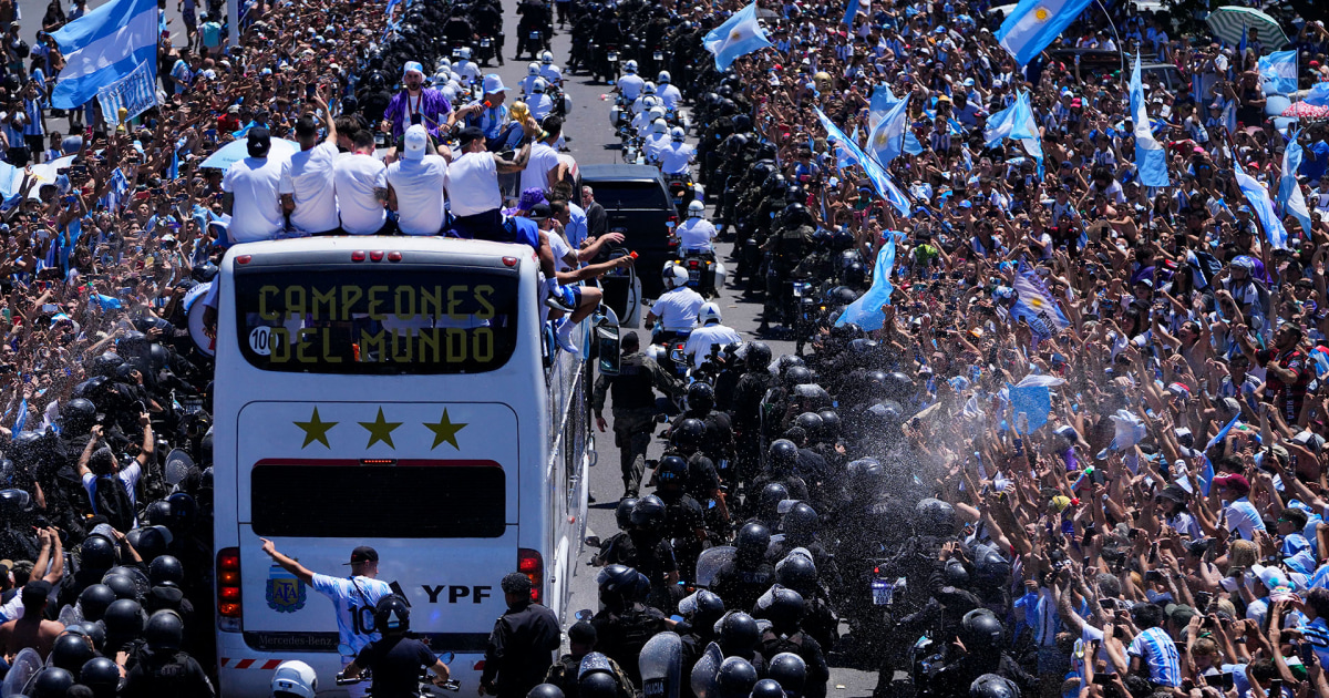 Argentina World Cup champions welcomed with massive street celebrations