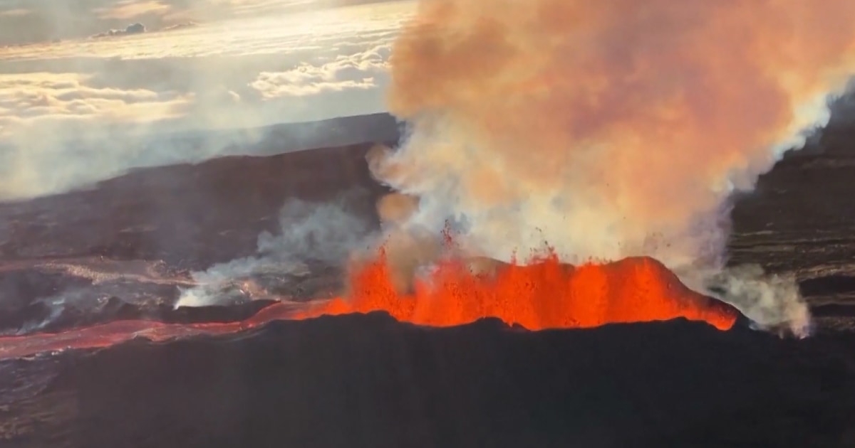 Residents fear Hawaii's Mauna Loa eruption might block main highway