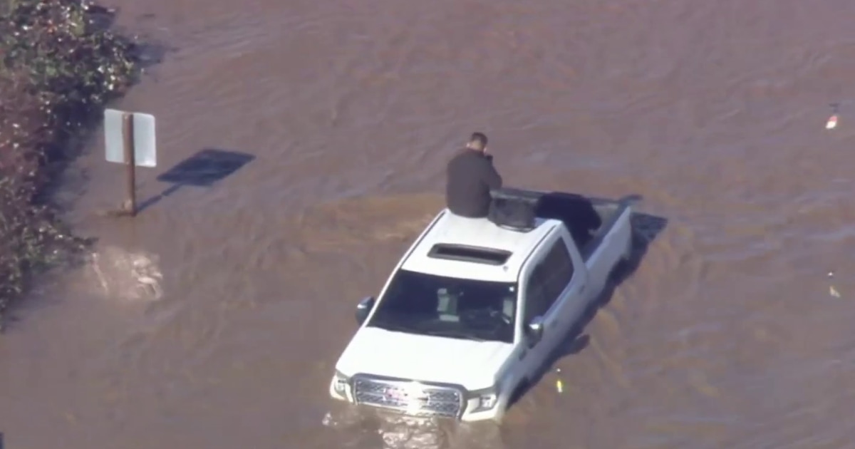 Deadly California flooding leaves thousands without power